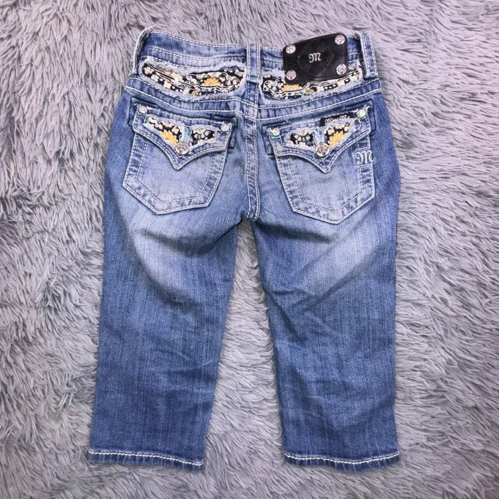 Miss Me Jeans Girls 8 Rhinestone Embellished Floral Embroidered‎ Capri Cropped